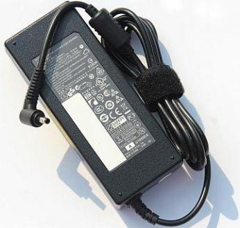 Notebook mait.šalt. DELL 220V 90W: 19.5V...